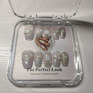 Elegant Floral Press-On Nails